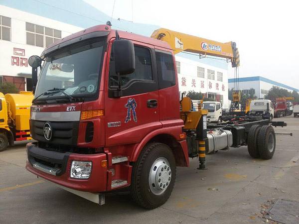 福田歐曼5.8米隨車吊