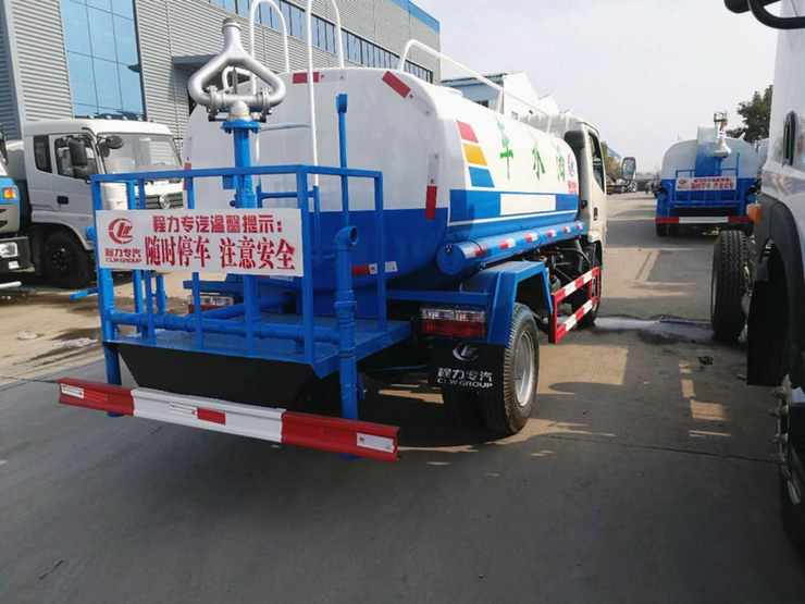東風(fēng)福瑞卡灑水車(chē) 東風(fēng)福瑞卡灑水車(chē)