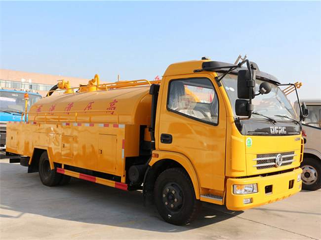 東風多利卡8噸高壓清洗車