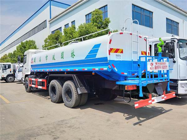 東風D3后雙橋灑水車