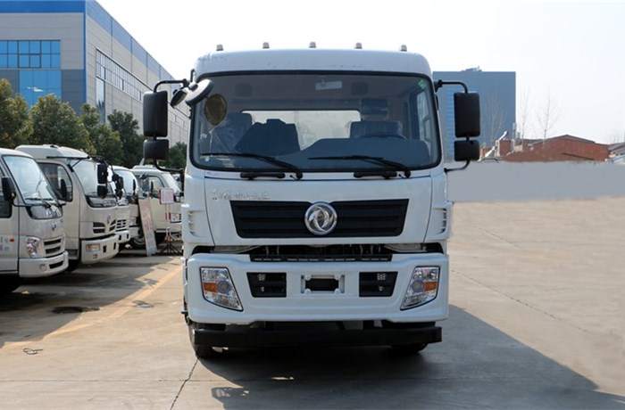 東風專底12噸灑水車