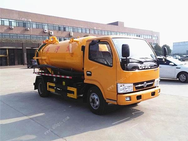 東風(fēng)多利卡4方吸污車