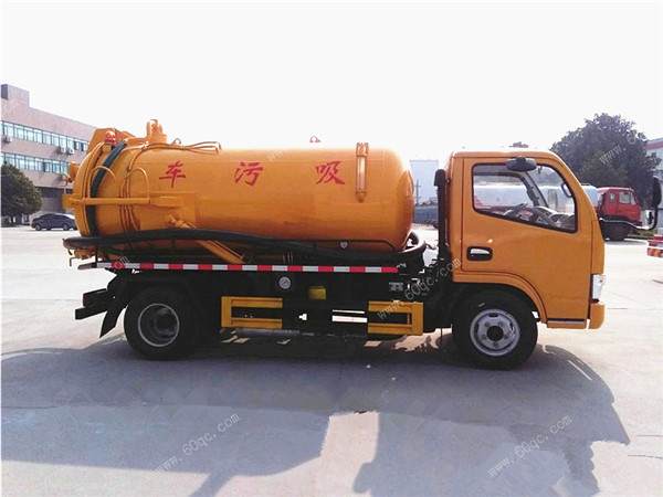 東風(fēng)多利卡4方吸污車