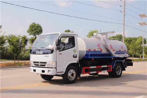 東風(fēng)多利卡5方吸糞車