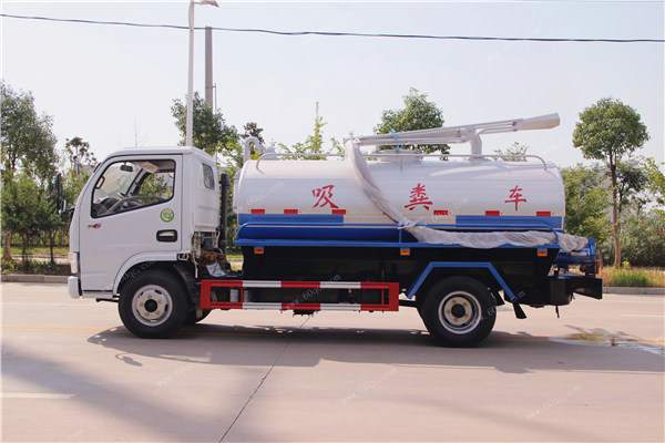 東風(fēng)多利卡5方吸糞車