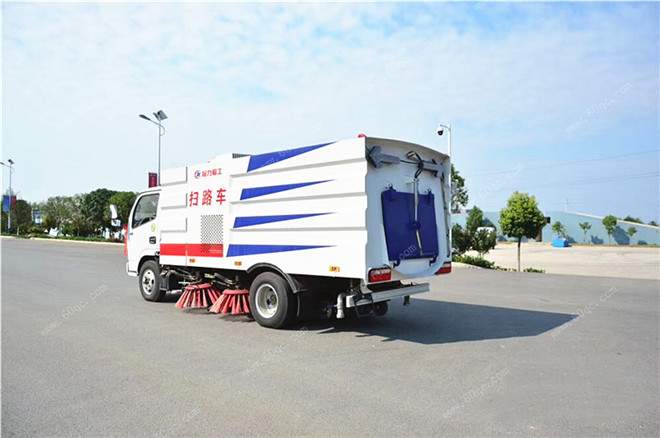 東風多利卡6方掃路車