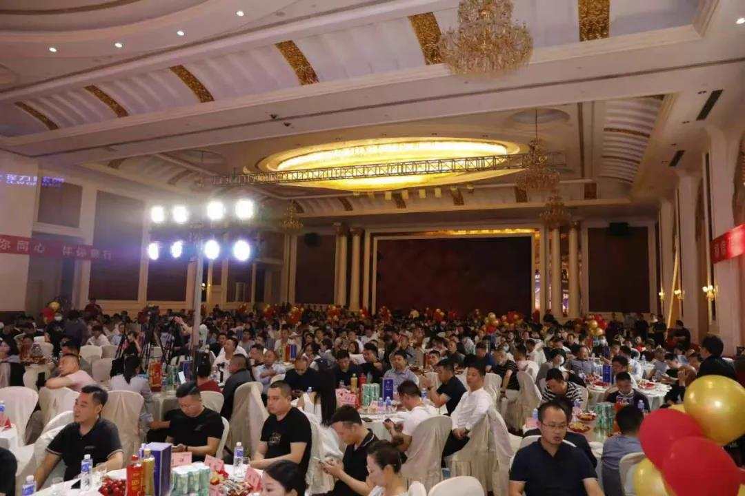 社會各界嘉賓與銷售經(jīng)理、新聞媒體及網(wǎng)紅代表600余人，盛況空前引人注目