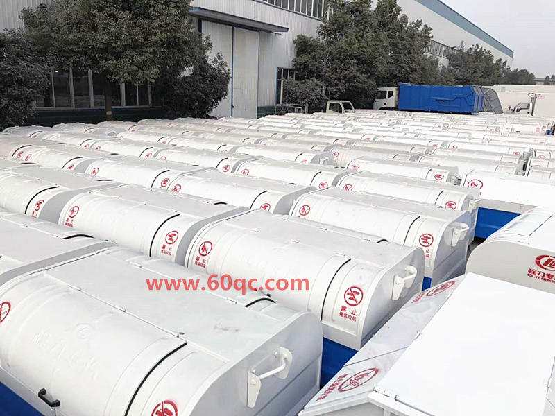 勾臂式垃圾車大量成品垃圾箱