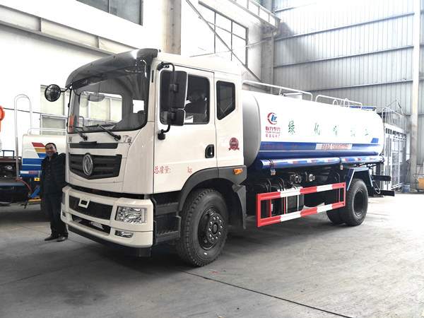湖北程力東風15噸灑水車價格降倒冰點